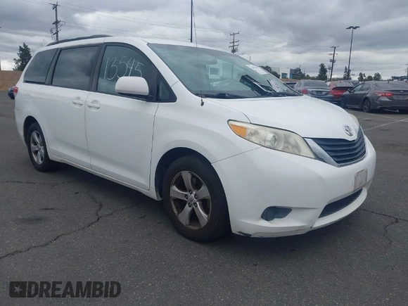 2012 Toyota Sienna LE AAS with VIN 5TDKK3DC4CS183817, listed as a IAAI auction lot 42013545 with 207,822 mi miles. Bid and sale history available at carsss.com. Image 1.