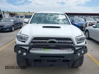 2017 Toyota Tacoma SR5 z VIN 5TFCZ5ANXHX065886, wystawiony jako IAAI lot #42308228 z przebiegiem 294 931 mil mil oraz . Historia ofert i sprzedaży dostępna na DreamBid. Obrazek 12.