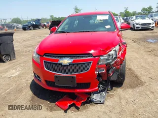 2014 Chevrolet Cruze 1LT z VIN 1G1PC5SBXE7230301, wystawiony jako IAAI lot #42403785 z przebiegiem 141 630 mil mil oraz . Historia ofert i sprzedaży dostępna na DreamBid. Obrazek 13.