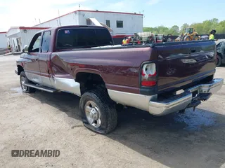 2002 Dodge 2500 z VIN 3B7KF23C92M244271, wystawiony jako IAAI lot #42104621 z przebiegiem 179 986 mil mil oraz . Historia ofert i sprzedaży dostępna na DreamBid. Obrazek 3.