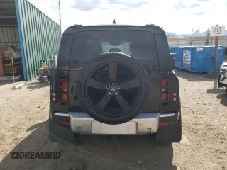 2024 Land Rover Defender S z VIN SALEJ7EU9R2295245, wystawiony jako Copart lot #75773384 z przebiegiem Nie podano mil oraz Szkoda całkowita • Salvage title. Historia ofert i sprzedaży dostępna na DreamBid. Obrazek 6.