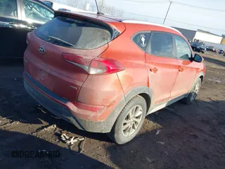 2017 Hyundai Tucson SE with VIN KM8J3CA46HU424815, listed as a IAAI auction lot 41771457 with 104,698 mi miles. Bid and sale history available at carsss.com. Image 4.