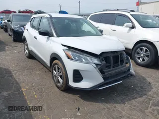 2023 Nissan Kicks S z VIN 3N1CP5BV3PL494286, wystawiony jako IAAI lot #42030065 z przebiegiem 79 684 mil mil oraz . Historia ofert i sprzedaży dostępna na DreamBid. Obrazek 1.
