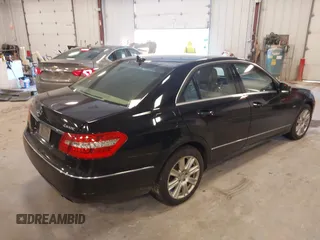 2012 Mercedes-Benz E 350 Luxury z VIN WDDHF8JB5CA563419, wystawiony jako IAAI lot #42184077 z przebiegiem 136 795 mil mil oraz . Historia ofert i sprzedaży dostępna na DreamBid. Obrazek 4.