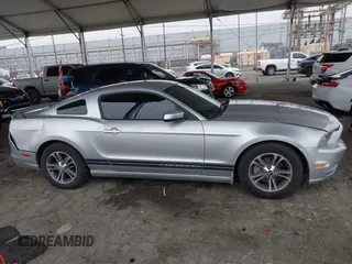 2014 Ford Mustang V6 z VIN 1ZVBP8AM3E5295137, wystawiony jako IAAI lot #42153393 z przebiegiem 154 878 mil mil oraz . Historia ofert i sprzedaży dostępna na DreamBid. Obrazek 13.