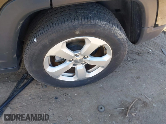 2018 Jeep Compass Latitude with VIN 3C4NJDBB6JT101024, listed as a IAAI auction lot 42061228 with 48,771 mi miles. Bid and sale history available at carsss.com. Image 17.