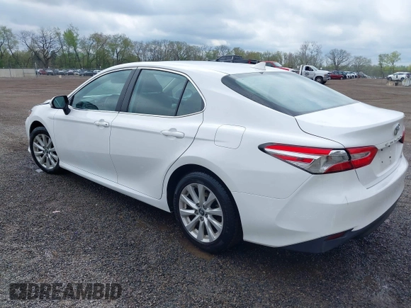 2019 Toyota Camry LE z VIN 4T1B11HK8KU819721, wystawiony jako IAAI lot #42127411 z przebiegiem 101 333 mil mil oraz . Historia ofert i sprzedaży dostępna na DreamBid. Obrazek 3.
