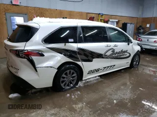 2021 Toyota Sienna XLE with VIN 5TDYSKFC2MS005780, listed as a Copart auction lot 88292445 with 321,282 mi miles and Non Repairable. Bid and sale history available at carsss.com. Image 3.