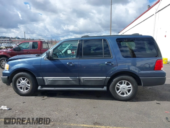 2004 Ford Expedition Special Service with VIN 1FMFU16L24LA56074, listed as a IAAI auction lot 41803262 with 86,169 mi miles. Bid and sale history available at carsss.com. Image 14.