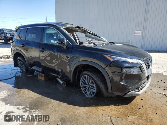 2022 Nissan Rogue S z VIN 5N1BT3AA6NC717528, wystawiony jako Copart lot #55071205 z przebiegiem 26 175 mil mil oraz Szkoda całkowita • Salvage title. Historia ofert i sprzedaży dostępna na DreamBid. Obrazek 4.
