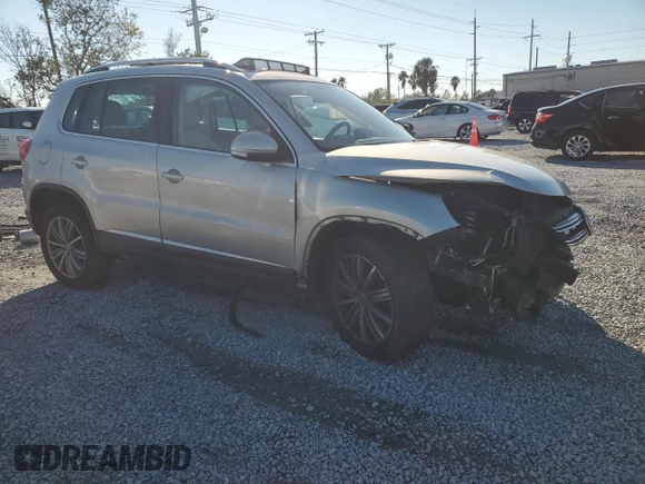 2014 Volkswagen Tiguan SE z VIN WVGAV3AXXEW502310, wystawiony jako Copart lot #42095985 z przebiegiem 130 033 mil mil oraz Szkoda całkowita • Salvage title. Historia ofert i sprzedaży dostępna na DreamBid. Obrazek 4.