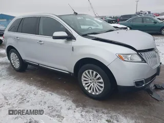 2013 Lincoln MKX z VIN 2LMDJ8JK5DBL13207, wystawiony jako IAAI lot #41086712 z przebiegiem 120 456 mil mil oraz . Historia ofert i sprzedaży dostępna na DreamBid. Obrazek 1.