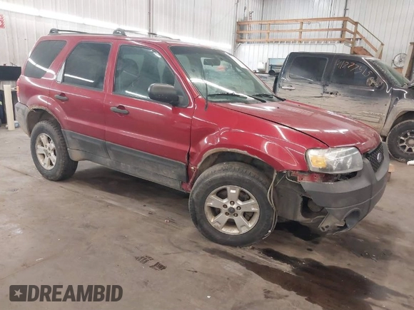 2006 Ford Escape XLT with VIN 1FMYU93176KD47219, listed as a IAAI auction lot 41785112 with 247,175 mi miles. Bid and sale history available at carsss.com. Image 1.