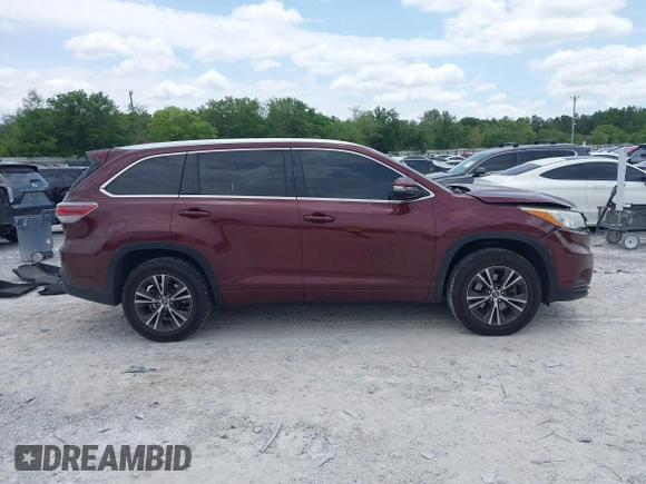 2016 Toyota Highlander XLE z VIN 5TDKKRFH2GS167956, wystawiony jako IAAI lot #42170195 z przebiegiem 142 181 mil mil oraz . Historia ofert i sprzedaży dostępna na DreamBid. Obrazek 13.