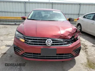 2017 Volkswagen Passat R-Line z VIN 1VWDT7A34HC006546, wystawiony jako Copart lot #55060795 z przebiegiem 159 846 mil mil oraz Szkoda całkowita • Salvage title. Historia ofert i sprzedaży dostępna na DreamBid. Obrazek 5.