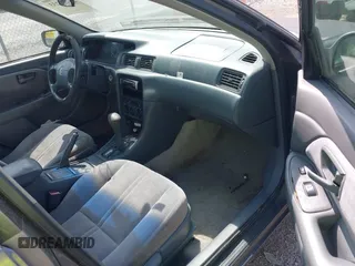 1999 Toyota Camry LE z VIN 4T1BG22K9XU865840, wystawiony jako IAAI lot #42165233 z przebiegiem 250 372 mil mil oraz . Historia ofert i sprzedaży dostępna na DreamBid. Obrazek 5.