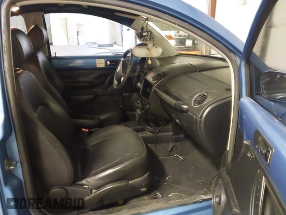 2010 Volkswagen Beetle with VIN 3VWPW3AG4AM003893, listed as a IAAI auction lot 41255087 with 192,128 mi miles and . Bid and sale history available at DreamBid. Image 5.