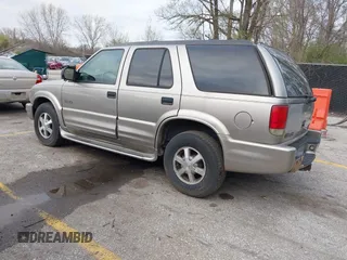 2001 Oldsmobile Bravada z VIN 1GHDT13WX12110603, wystawiony jako IAAI lot #41911383 z przebiegiem 164 916 mil mil oraz . Historia ofert i sprzedaży dostępna na DreamBid. Obrazek 3.