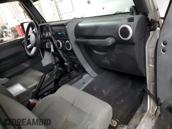 2009 Jeep Wrangler Sahara z VIN 1J4FA54189L789642, wystawiony jako Copart lot #89078145 z przebiegiem 128 902 mil mil oraz Szkoda całkowita • Salvage title. Historia ofert i sprzedaży dostępna na DreamBid. Obrazek 8.