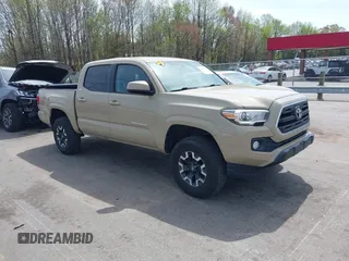 2016 Toyota Tacoma SR5 z VIN 3TMAZ5CN8GM014296, wystawiony jako IAAI lot #41940359 z przebiegiem 92 802 mil mil oraz . Historia ofert i sprzedaży dostępna na DreamBid. Obrazek 1.