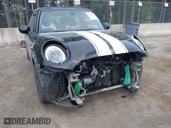 2015 MINI Hardtop 4 Door with VIN WMWXS5C58FT833420, listed as a IAAI auction lot 42560244 with 115,446 mi miles and . Bid and sale history available at DreamBid. Image 6.