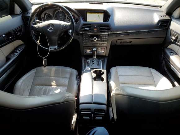 2010 Mercedes-Benz E 550 с VIN WDDKJ7CB9AF034793, выставлен на аукционе Copart как лот 61867125 с пробегом 127 412 миль миль и Списание • Salvage title. История ставок и продаж доступна на DreamBid. Изображение 8.