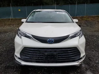 2021 Toyota Sienna XLE with VIN 5TDYSKFC1MS019685, listed as a Copart auction lot 52009665 with 0 mi miles and Salvage Title. Bid and sale history available at carsss.com. Image 5.