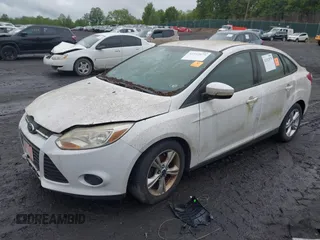 2013 Ford Focus SE z VIN 1FADP3F20DL302583, wystawiony jako IAAI lot #42332079 z przebiegiem 149 535 mil mil oraz . Historia ofert i sprzedaży dostępna na DreamBid. Obrazek 2.