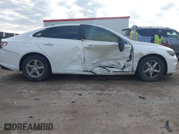 2016 Chevrolet Malibu LS z VIN 1G1ZB5ST6GF303726, wystawiony jako IAAI lot #41914748 z przebiegiem 159 416 mil mil oraz . Historia ofert i sprzedaży dostępna na DreamBid. Obrazek 6.