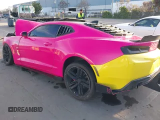 2018 Chevrolet Camaro 1LT z VIN 1G1FB1RS9J0124311, wystawiony jako IAAI lot #41399583 z przebiegiem Nie podano mil oraz . Historia ofert i sprzedaży dostępna na DreamBid. Obrazek 3.