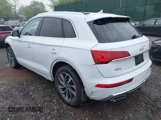 2023 Audi Q5 S line Premium Plus z VIN WA1EAAFY9P2089095, wystawiony jako IAAI lot #42263035 z przebiegiem 10 279 mil mil oraz . Historia ofert i sprzedaży dostępna na DreamBid. Obrazek 3.