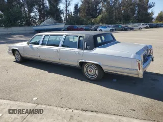 1992 Cadillac Brougham z VIN 1G6DW5474NR713140, wystawiony jako Copart lot #76990784 z przebiegiem 63 153 mil mil oraz Tytuł czysty. Historia ofert i sprzedaży dostępna na DreamBid. Obrazek 2.