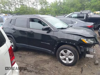 2021 Jeep Compass Latitude z VIN 3C4NJDBBXMT575577, wystawiony jako IAAI lot #42363945 z przebiegiem 32 341 mil mil oraz . Historia ofert i sprzedaży dostępna na DreamBid. Obrazek 13.