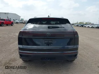 2024 Volkswagen Atlas SE z VIN 1V2KE2CA5RC227558, wystawiony jako IAAI lot #41645555 z przebiegiem 22 117 mil mil oraz . Historia ofert i sprzedaży dostępna na DreamBid. Obrazek 17.