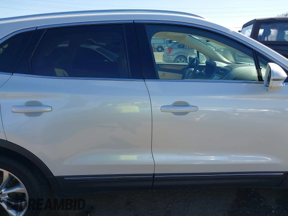 2015 Lincoln MKC z VIN 5LMCJ1A94FUJ13781, wystawiony jako IAAI lot #41761324 z przebiegiem 139 196 mil mil oraz . Historia ofert i sprzedaży dostępna na DreamBid. Obrazek 13.