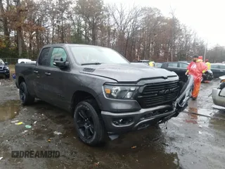 2021 Ram 1500 Big Horn z VIN 1C6SRFBTXMN772661, wystawiony jako IAAI lot #34897104 z przebiegiem 7 895 mil mil oraz . Historia ofert i sprzedaży dostępna na DreamBid. Obrazek 1.
