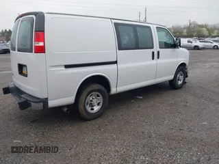 2021 Chevrolet Express Cargo z VIN 1GCWGAFP0M1198014, wystawiony jako IAAI lot #41844897 z przebiegiem 57 993 mil mil oraz . Historia ofert i sprzedaży dostępna na DreamBid. Obrazek 4.