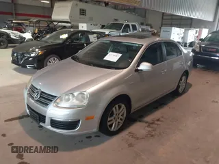 2007 Volkswagen Jetta Wolfsburg Edition z VIN 3VWEF71K47M068805, wystawiony jako IAAI lot #42738185 z przebiegiem 116 269 mil mil oraz . Historia ofert i sprzedaży dostępna na DreamBid. Obrazek 2.