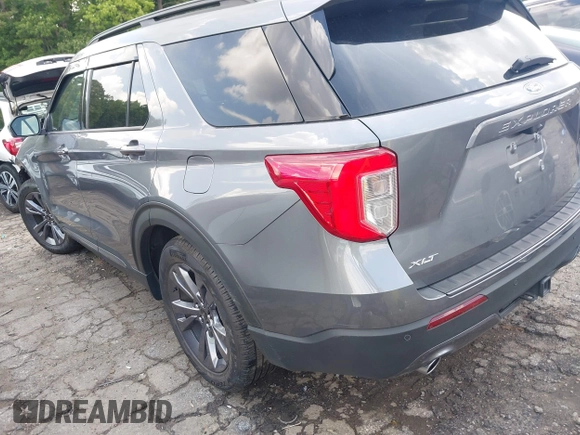 2022 Ford Explorer XLT z VIN 1FMSK7DH8NGB12227, wystawiony jako IAAI lot #42171362 z przebiegiem 7 543 mil mil oraz . Historia ofert i sprzedaży dostępna na DreamBid. Obrazek 3.