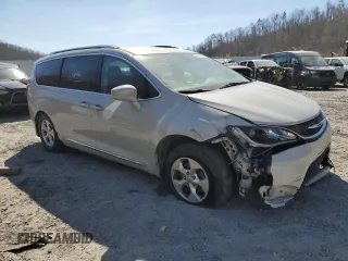 2017 Chrysler Pacifica Touring L Plus with VIN 2C4RC1EGXHR622276, listed as a Copart auction lot 48324795 with 118,370 mi miles and Salvage Title. Bid and sale history available at DreamBid. Image 4.