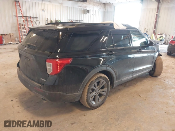 2022 Ford Explorer XLT with VIN 1FMSK8DH8NGB51521, listed as a IAAI auction lot 41683631 with 24,405 mi miles. Bid and sale history available at carsss.com. Image 4.