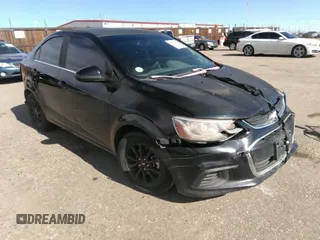 2018 Chevrolet Sonic LT z VIN 1G1JD5SB6J4103012, wystawiony jako IAAI lot #41644813 z przebiegiem 56 255 mil mil oraz . Historia ofert i sprzedaży dostępna na DreamBid. Obrazek 1.
