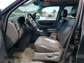 2003 Ford Escape XLT Popular 2 with VIN 1FMYU93133KB35168, listed as a Copart auction lot 57303335 with 197,368 mi miles and Salvage title. Bid and sale history available at DreamBid. Image 7.