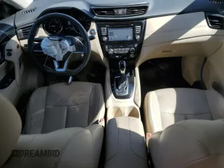 2017 Nissan Rogue SL z VIN 5N1AT2MT9HC848475, wystawiony jako Copart lot #57272765 z przebiegiem 81 296 mil mil oraz Szkoda całkowita • Salvage title. Historia ofert i sprzedaży dostępna na DreamBid. Obrazek 8.