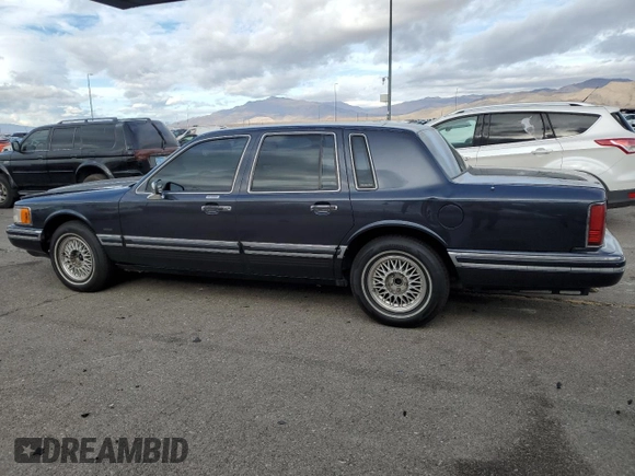 1994 Lincoln Town Car Signature z VIN 1LNLM82W6RY705395, wystawiony jako Copart lot #82490554 z przebiegiem 252 997 mil mil oraz Szkoda całkowita • Salvage title. Historia ofert i sprzedaży dostępna na DreamBid. Obrazek 2.