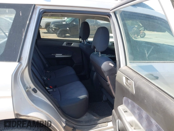 2010 Subaru Forester X с VIN JF2SH6BC8AH797596, выставлен на аукционе IAAI как лот 42454541 с пробегом 87 291 миль миль и . История ставок и продаж доступна на DreamBid. Изображение 8.