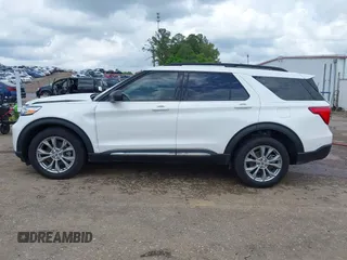 2024 Ford Explorer XLT z VIN 1FMSK7DH5RGA84098, wystawiony jako IAAI lot #42106185 z przebiegiem 9836 mil mil oraz . Historia ofert i sprzedaży dostępna na DreamBid. Obrazek 14.