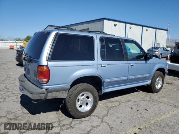 1998 Ford Explorer XL z VIN 1FMZU32E9WZB44586, wystawiony jako Copart lot #56432375 z przebiegiem 142 692 mil mil oraz Szkoda całkowita • Salvage title. Historia ofert i sprzedaży dostępna na DreamBid. Obrazek 3.