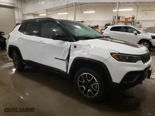 2024 Jeep Compass Trailhawk with VIN 3C4NJDDN0RT143370, listed as a Copart auction lot 47286355 with 2,952 mi miles and Salvage Title. Bid and sale history available at carsss.com. Image 4.