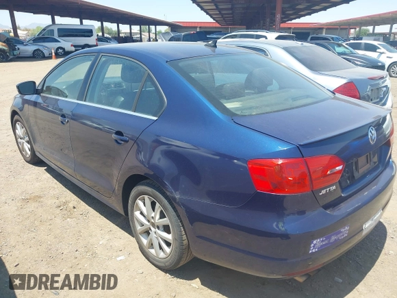 2014 Volkswagen Jetta SE z VIN 3VWD17AJ1EM303577, wystawiony jako IAAI lot #42436160 z przebiegiem 113 086 mil mil oraz . Historia ofert i sprzedaży dostępna na DreamBid. Obrazek 3.